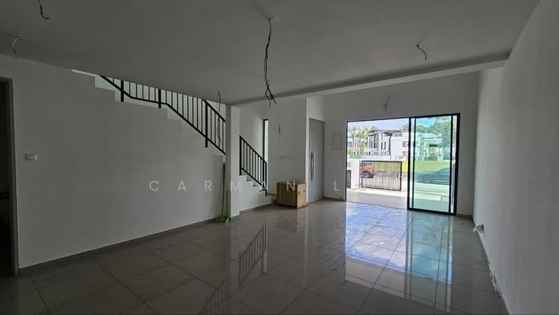 Taman Bukit Cheng untuk Untuk Dijual - RM 588,000, Mac 2026 - Living Room - PropertyGuru.com.my