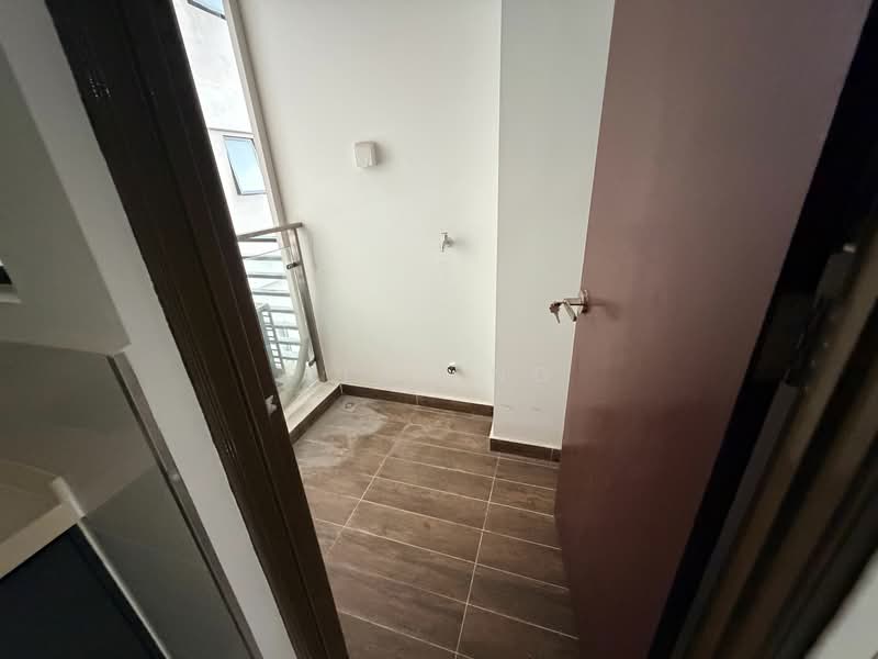 Kings Bay @ Country Garden Danga Bay untuk Untuk Dijual - RM 600,000, Mac 2026 - Balcony - PropertyGuru.com.my