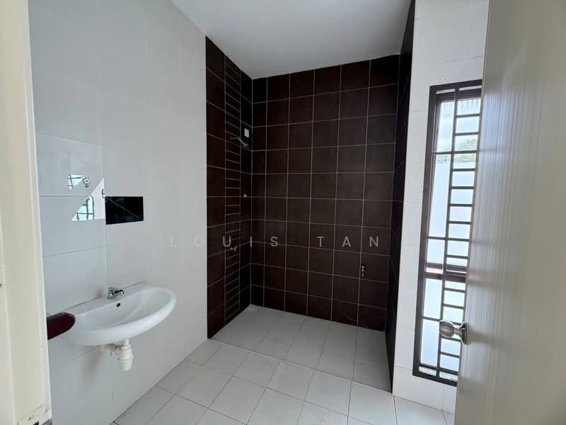Cluster House for Sale in Taman Adda Heights (Tebrau) - Louis Tan - Bathroom - PropertyGuru.com.my