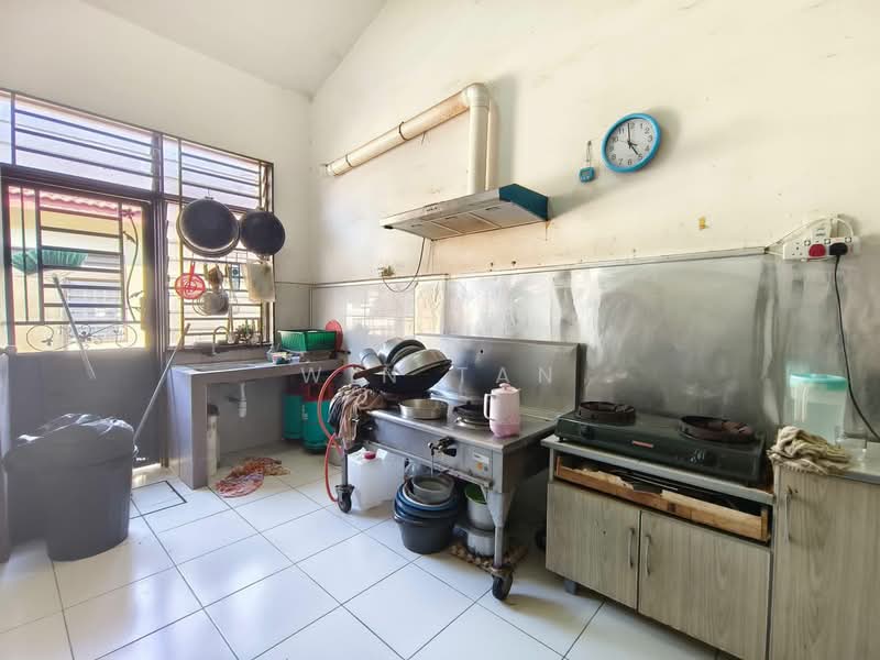 1-storey Terraced House for Sale in Bandar Putra (Kulai) - Win Tan - Kitchen - PropertyGuru.com.my