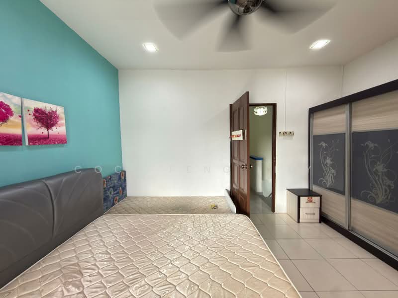 2-storey Terraced House for Sale in Taman Johor Jaya (Johor Bahru) - Coco Feng Lily - Bedroom - PropertyGuru.com.my