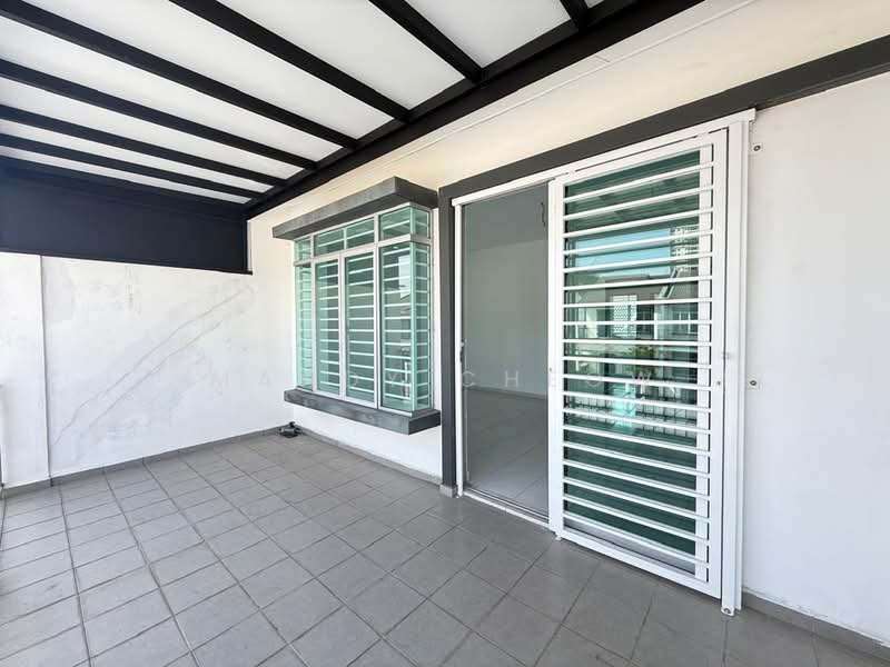 Taman Scientex Rawang untuk Untuk Disewa - RM 1,700 /bulan, Mac 2026 - Balcony - PropertyGuru.com.my