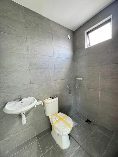2-storey Terraced House for Sale in Taman Bestari Indah (Ulu Tiram) - Louis Tan - Bathroom - PropertyGuru.com.my
