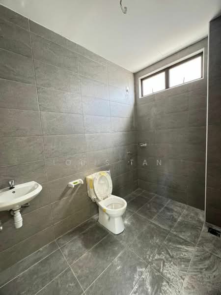 2-storey Terraced House for Sale in Taman Bestari Indah (Ulu Tiram) - Louis Tan - Bathroom - PropertyGuru.com.my