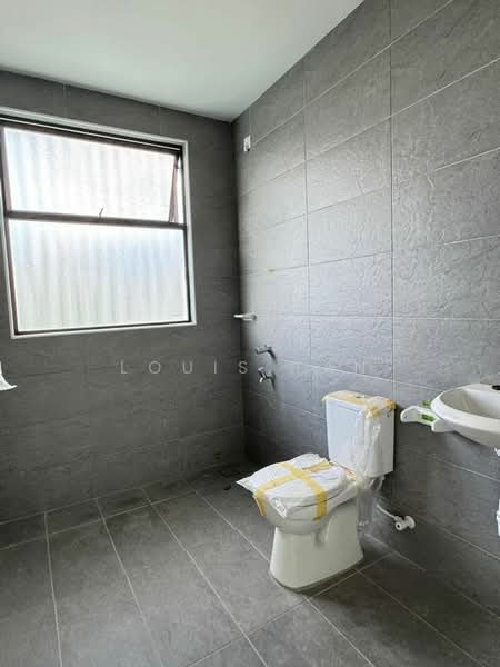 2-storey Terraced House for Sale in Taman Bestari Indah (Ulu Tiram) - Louis Tan - Bathroom - PropertyGuru.com.my