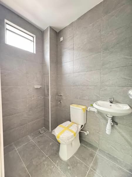 2-storey Terraced House for Sale in Taman Bestari Indah (Ulu Tiram) - Louis Tan - Bathroom - PropertyGuru.com.my