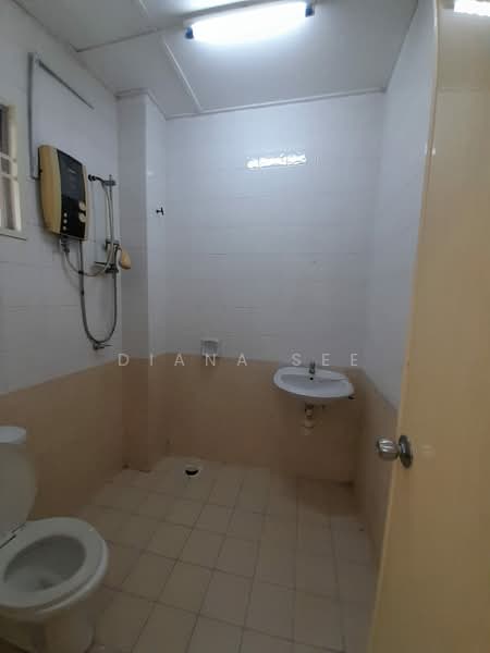 2.5-storey Terraced House for Rent in Bandar Bukit Tinggi 2 (Klang) - Diana See - Bathroom - PropertyGuru.com.my