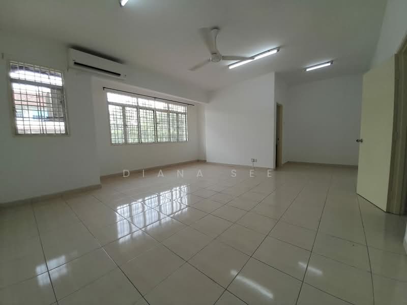 2.5-storey Terraced House for Rent in Bandar Bukit Tinggi 2 (Klang) - Diana See - Master Room 1 - PropertyGuru.com.my