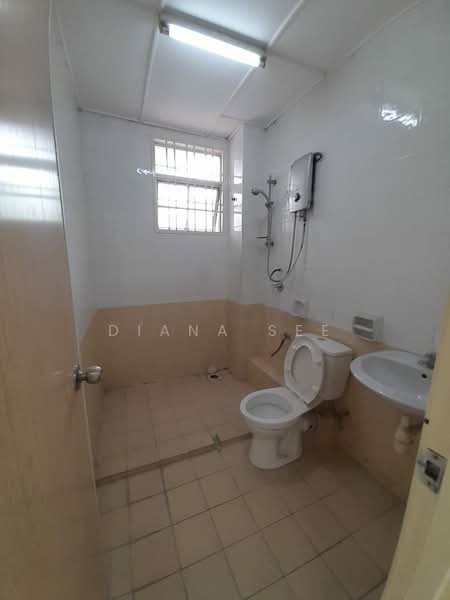 2.5-storey Terraced House for Rent in Bandar Bukit Tinggi 2 (Klang) - Diana See - Bathroom - PropertyGuru.com.my