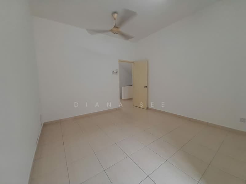 2.5-storey Terraced House for Rent in Bandar Bukit Tinggi 2 (Klang) - Diana See - Room 2 - PropertyGuru.com.my