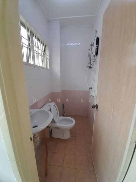 2.5-storey Terraced House for Rent in Bandar Bukit Tinggi 2 (Klang) - Diana See - Bathroom - PropertyGuru.com.my