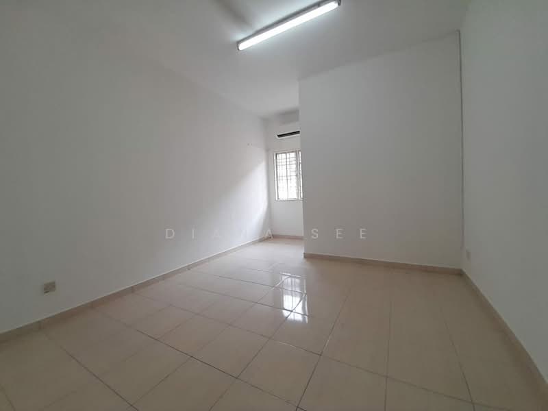 2.5-storey Terraced House for Rent in Bandar Bukit Tinggi 2 (Klang) - Diana See - Room 3 - PropertyGuru.com.my