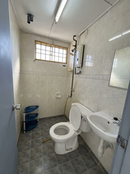 Bandar Damai Perdana untuk Untuk Disewa - RM 1,600 /bulan, Mac 2026 - Bathroom - PropertyGuru.com.my