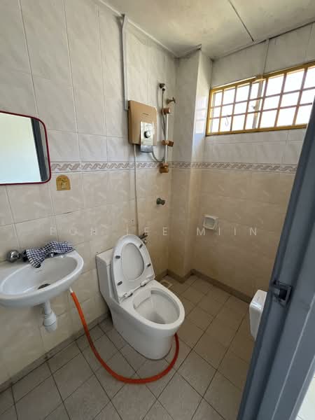 Bandar Damai Perdana untuk Untuk Disewa - RM 1,600 /bulan, Mac 2026 - Bathroom - PropertyGuru.com.my