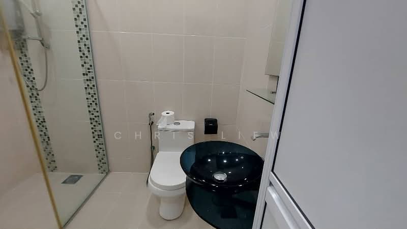 Bungalow for Sale in Taman Bukit Kempas (Tampoi) - Chris Liew - Bathroom - PropertyGuru.com.my