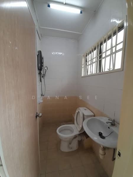 2.5-storey Terraced House for Sale in Bandar Bukit Tinggi 2 (Klang) - Diana See - Bathroom - PropertyGuru.com.my