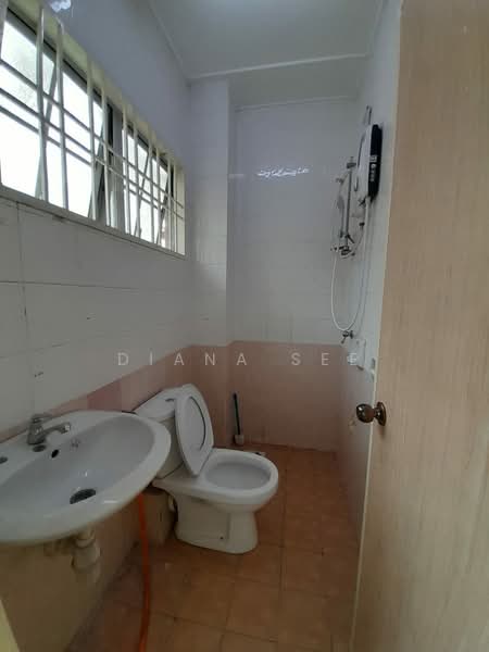2.5-storey Terraced House for Sale in Bandar Bukit Tinggi 2 (Klang) - Diana See - Bathroom - PropertyGuru.com.my