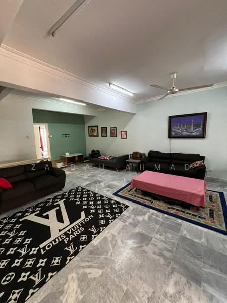 2.5-storey Terraced House for Sale in Ampang Jaya (Ampang) - Zaidah Ahmad - Living Room - PropertyGuru.com.my