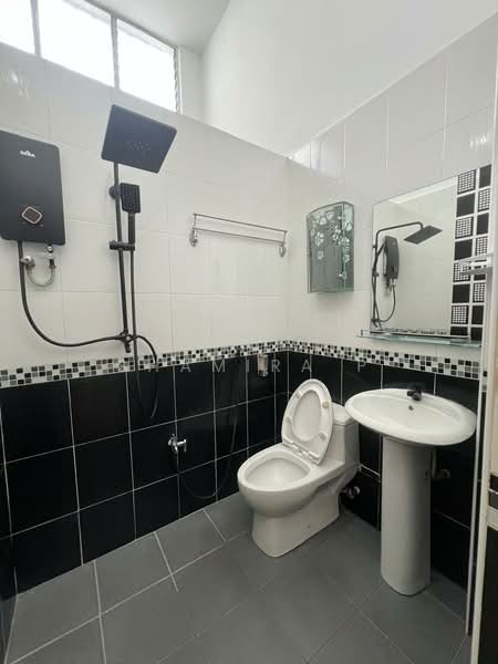 Taman Bukit Mewah untuk Untuk Disewa - RM 1,800 /bulan, Mac 2026 - Bathroom - PropertyGuru.com.my
