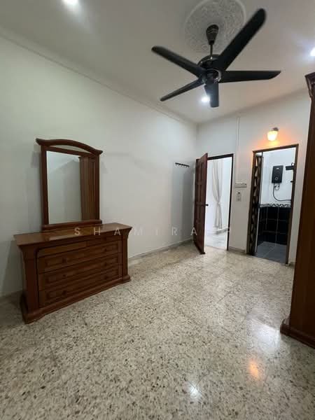 Taman Bukit Mewah untuk Untuk Disewa - RM 1,800 /bulan, Mac 2026 - Bedroom - PropertyGuru.com.my