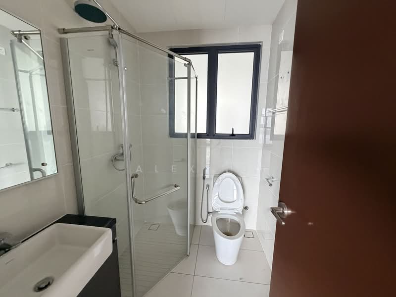 Condominium for Sale at Kings Bay @ Country Garden Danga Bay - Alex Ng - Bathroom - PropertyGuru.com.my