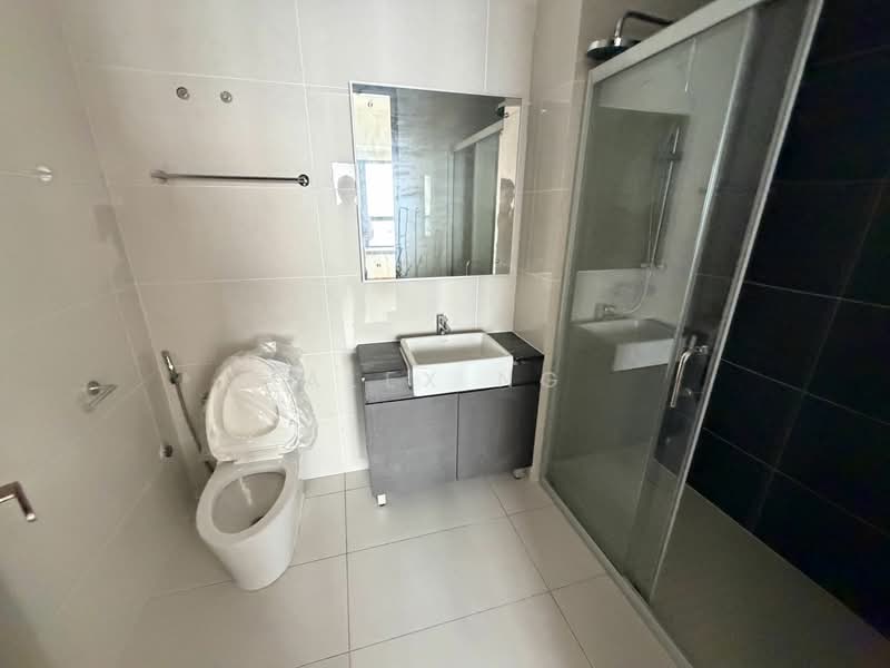 Condominium for Sale at Kings Bay @ Country Garden Danga Bay - Alex Ng - Bathroom - PropertyGuru.com.my