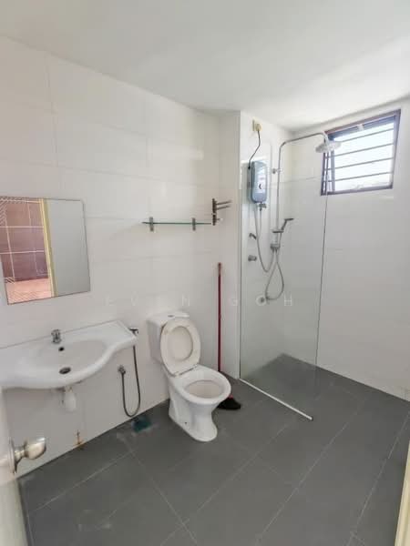 Semi-Detached House for Sale in Taman Mutiara Indah (Puchong) - Evan Goh - Bathroom - PropertyGuru.com.my