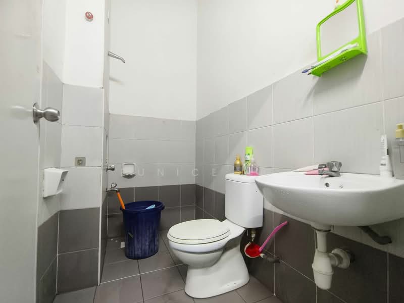 Taman Kulai untuk Untuk Dijual - RM 399,000, Mac 2026 - Bathroom - PropertyGuru.com.my