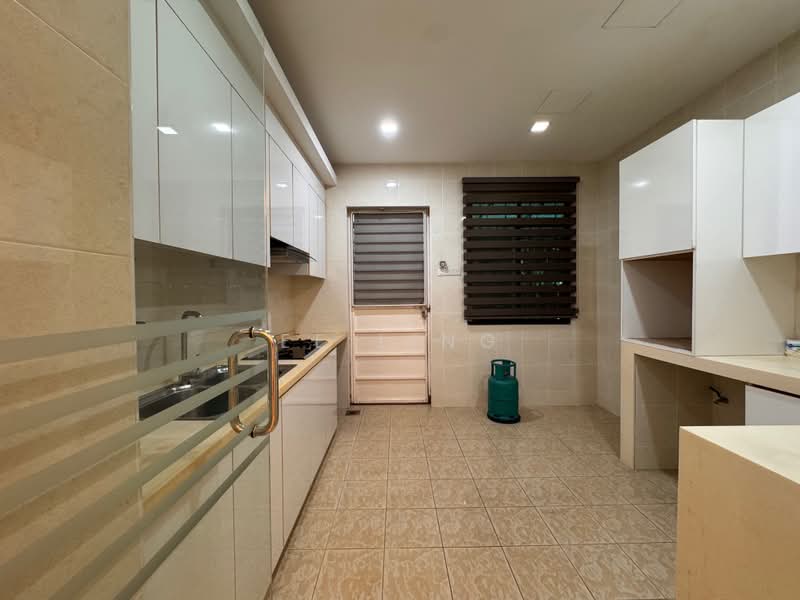 Bungalow for Sale in D'alpinia (Puchong) - EE Ling - Wet kitchen separted by glass door - PropertyGuru.com.my