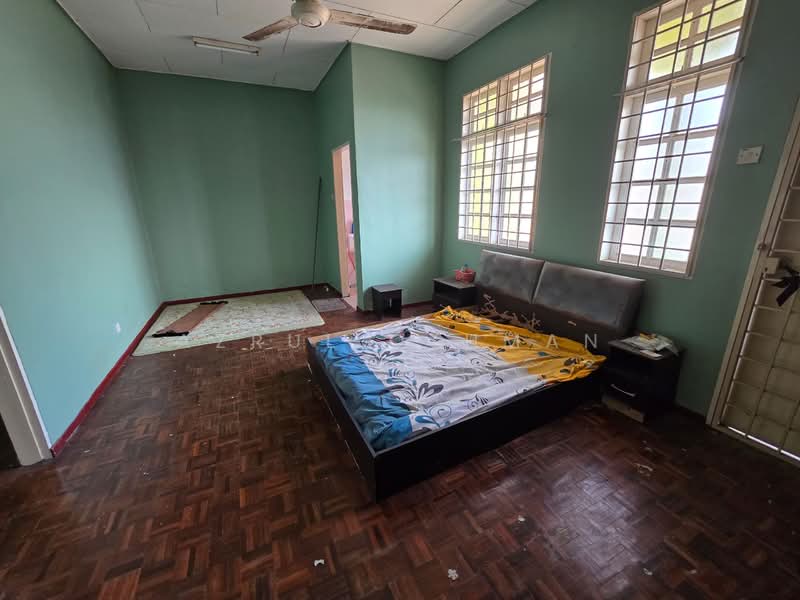 2-storey Terraced House for Sale in Taman Desa Ros (Seremban) - Azrul Othman - Bedroom - PropertyGuru.com.my