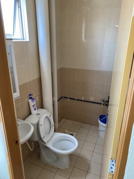 Apartment for Sale at Relau Vista Apartment - Eva Liew - Bathroom - PropertyGuru.com.my