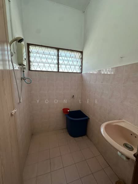 1-storey Terraced House for Rent in Taman Rasah Jaya (Rasah) - Yoon Lee - Bathroom - PropertyGuru.com.my