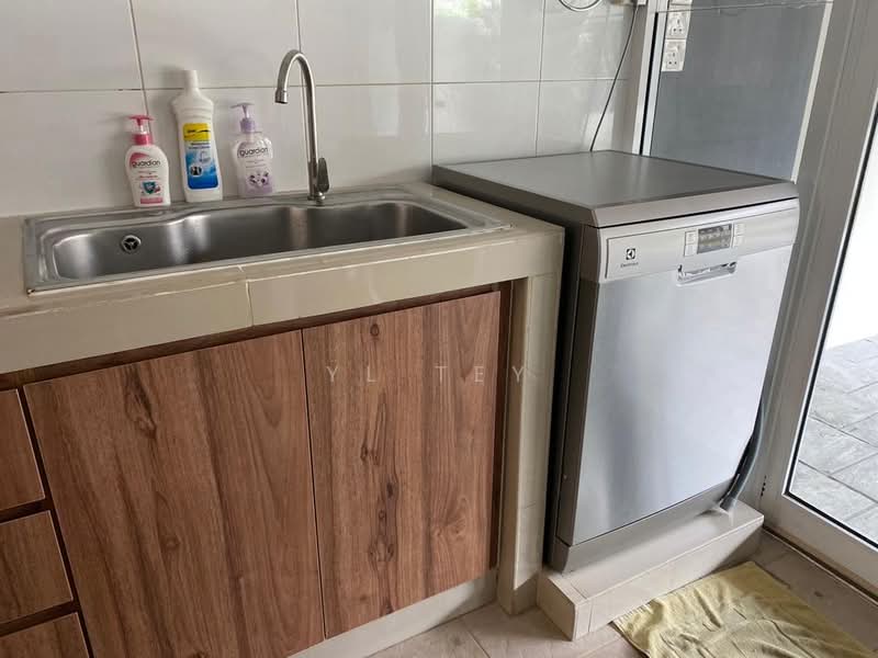 3-storey Terraced House for Sale in Duta Tropika (Batu) - YL Tey - Kitchen - PropertyGuru.com.my
