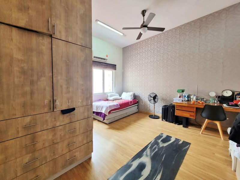 Semi-Detached House for Sale in Damansara Legenda (Petaling Jaya) - Fauzi Abdullah - Bedroom - PropertyGuru.com.my