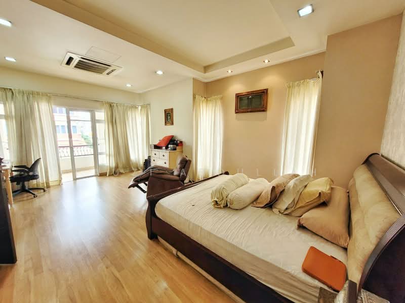 Semi-Detached House for Sale in Damansara Legenda (Petaling Jaya) - Fauzi Abdullah - Bedroom - PropertyGuru.com.my