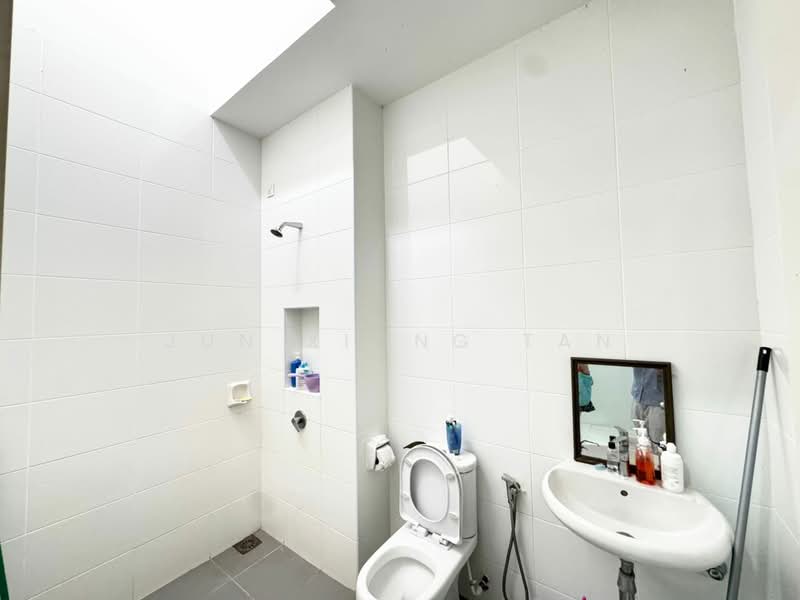 2-storey Terraced House for Sale in Johor Bahru (Johor) - Jun Xiong Tan - Bathroom - PropertyGuru.com.my