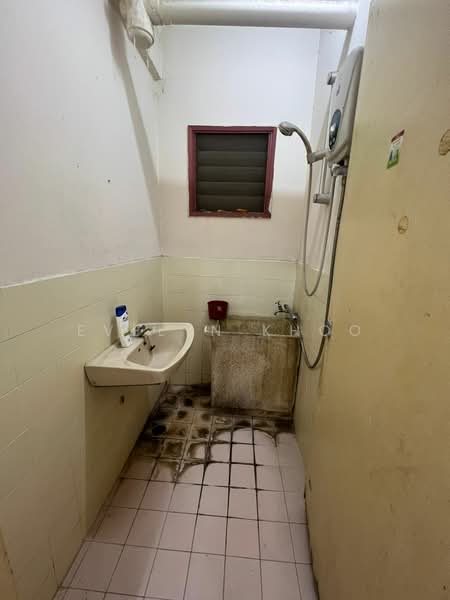 Flat for Sale at Taman Tun Teja - Evelyn Khoo - Bathroom - PropertyGuru.com.my
