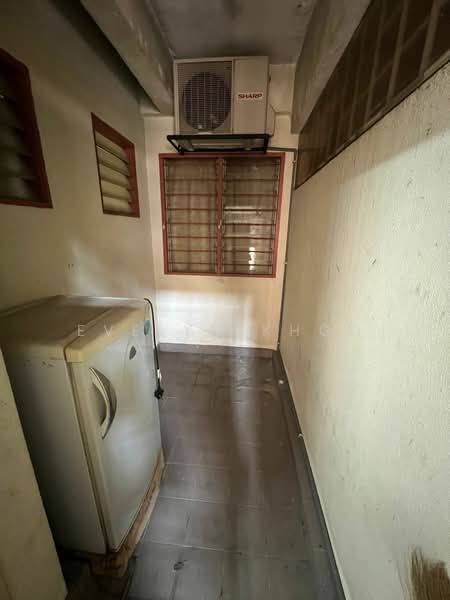 Flat for Sale at Taman Tun Teja - Evelyn Khoo - Laundry - PropertyGuru.com.my