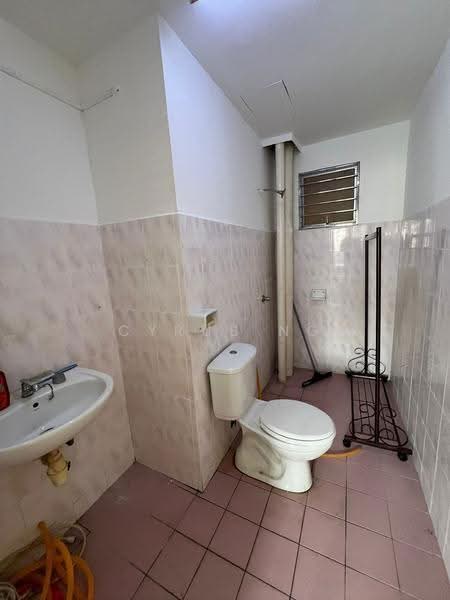Condominium for Sale at Oakleaf Park - Cyrus Ng - Bathroom - PropertyGuru.com.my