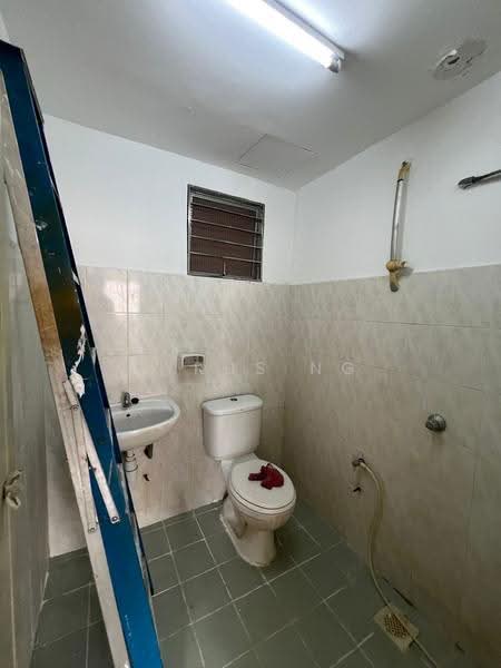 Condominium for Sale at Oakleaf Park - Cyrus Ng - Bathroom - PropertyGuru.com.my