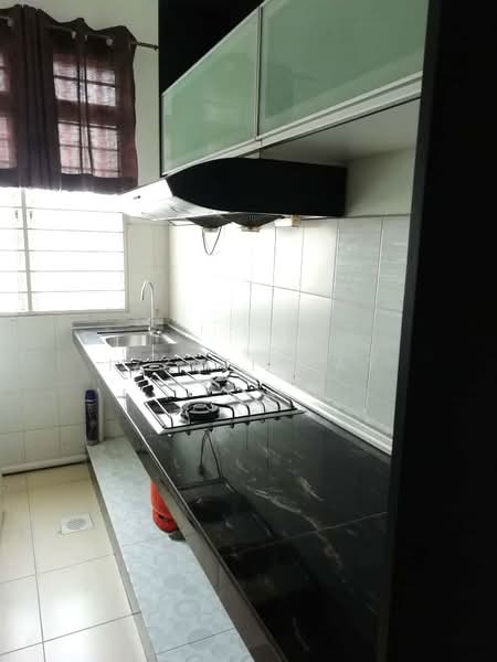 Townhouse for Sale in Balakong (Selangor) - Izzati Mat - Kitchen - PropertyGuru.com.my