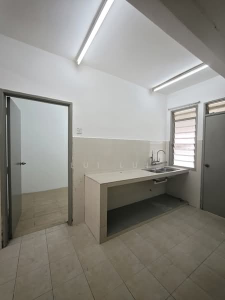 Pulai Jaya untuk Untuk Disewa - RM 1,900 /bulan, Mac 2026 - Kitchen - PropertyGuru.com.my