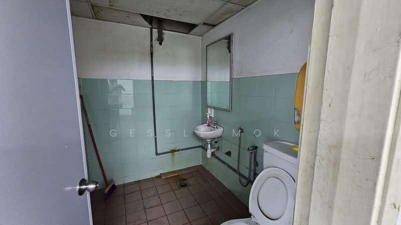 Shop / Office for Rent in KL City Centre (Kuala Lumpur) - Gessle Mok - Bathroom - PropertyGuru.com.my