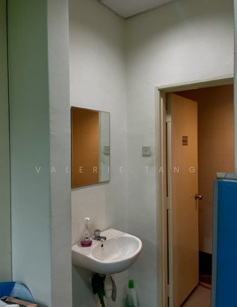 Shop / Office for Rent in Kampung Sungai Kayu Ara (Petaling Jaya) - Valerie Tang - Bathroom - PropertyGuru.com.my