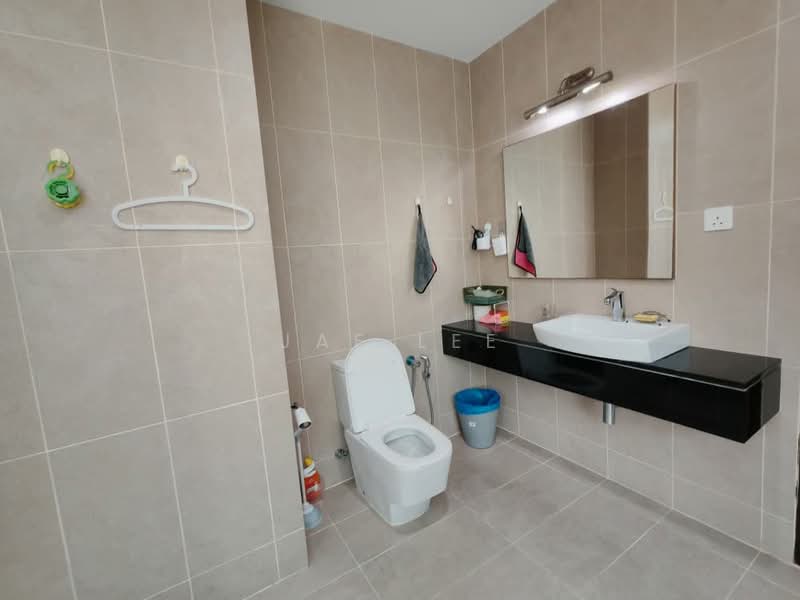 Condominium for Sale at Gurney Paragon - Jae Lee - Bathroom - PropertyGuru.com.my