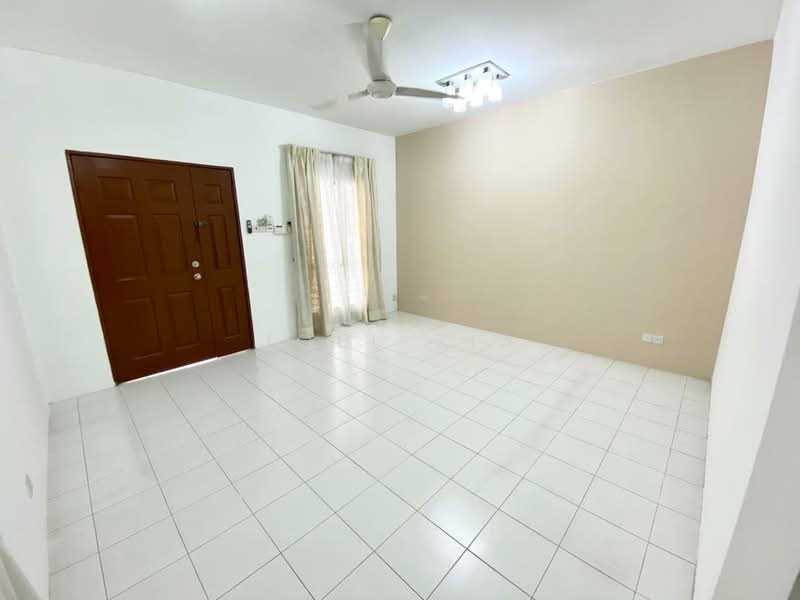 Setia Alam Double Storey 20x70 Partially Furnished Setia Impian House For Sale untuk Untuk Disewa - RM 2,000 /bulan, Mac 2026 - Living Room - PropertyGuru.com.my