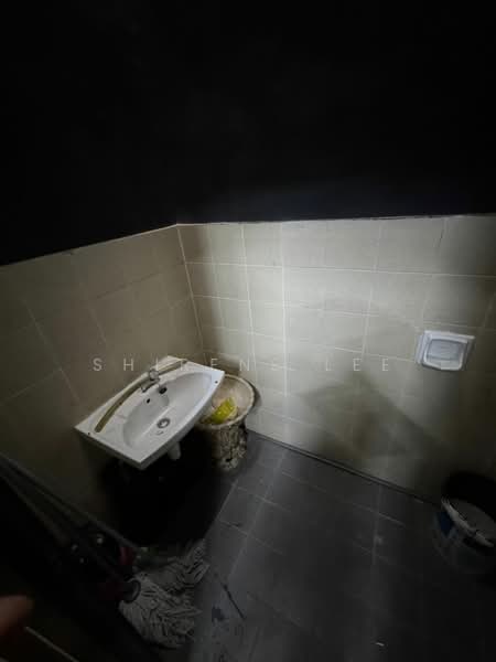 Shop / Office for Rent in Taman Gaya (Ulu Tiram) - Shirene Lee - Bathroom - PropertyGuru.com.my