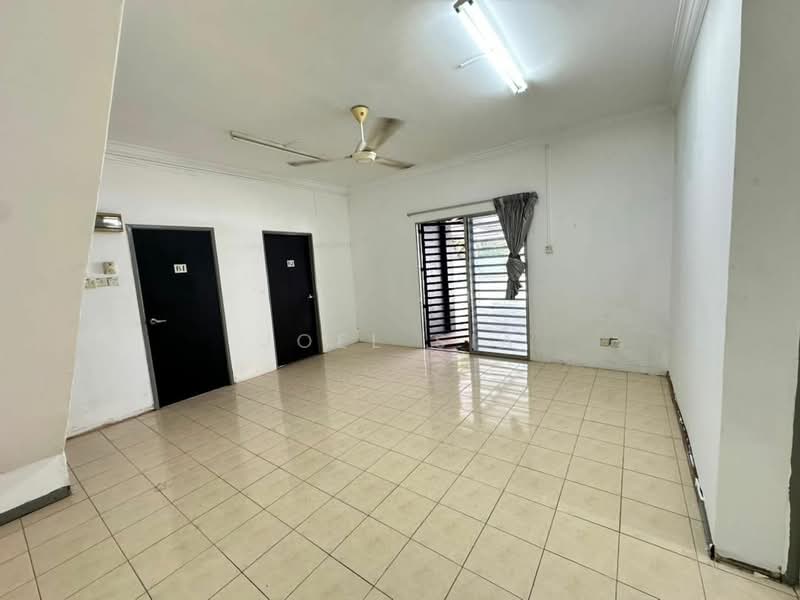 2-storey Terraced House for Sale in Port Klang (Pelabuhan Klang) (Selangor) - Joel Sia - Living Room - PropertyGuru.com.my