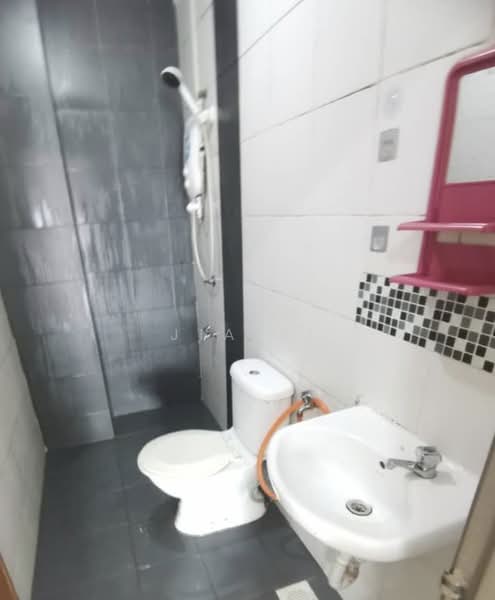 Apartment for Rent at Zennith Suites (Pangsapuri Kebun Teh) - Jia Xi - Bathroom - PropertyGuru.com.my
