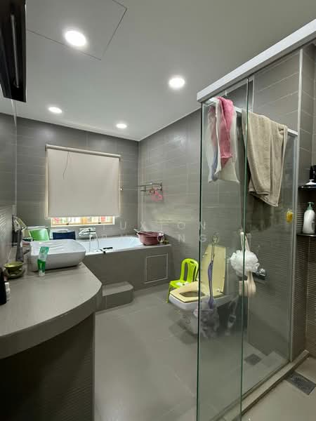 Semi-Detached House for Sale in Taman Redang (Johor Bahru) - Tuxton Phiong - Bathroom - PropertyGuru.com.my